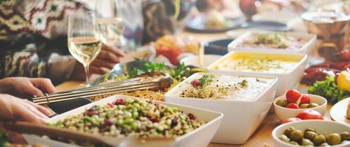 不可不知的饭桌礼仪,记住这些,下次请客时不再傻傻闹笑话
